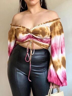 Tie-Dye Off-Shoulder Ruched Crop Top in Brown & Pink